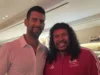 Novak Đoković se fotografisao sa legendarnim fudbalerom, nikada ga ne biste prepoznali Novak Đoković se fotografisao sa legendarnim fudbalerom, nikada ga ne biste prepoznali