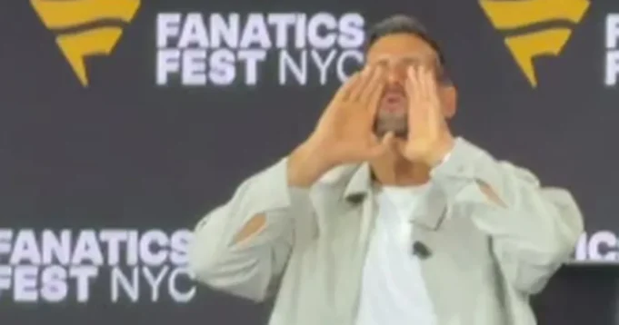 Novak-DJokovic-usred-Njujorka-zavijao-kao-vuk-i-odusevio-Amere.webp Novak Đoković usred Njujorka zavijao kao vuk i oduševio Amere, za sve je "kriv" njegov film koji čeka ceo svet