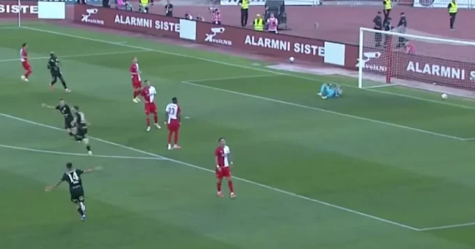 Od-ovoga-nije-bilo-odbrane-Pogledajte-kako-je-Vojvodina-primila.webp Od ovoga nije bilo odbrane: Pogledajte kako je Vojvodina primila gol na startu utakmice