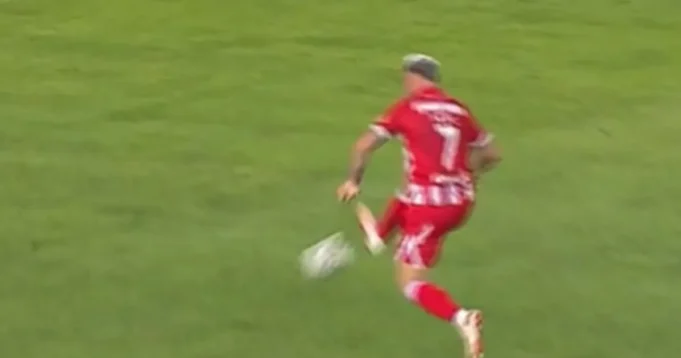 Arnautovic-se-obrukao-nije-znao-da-primi-loptu-Pogledajte-momenat.webp Arnautović se obrukao, nije znao da primi loptu: Pogledajte momenat koji je mogao da preokrene utakmicu