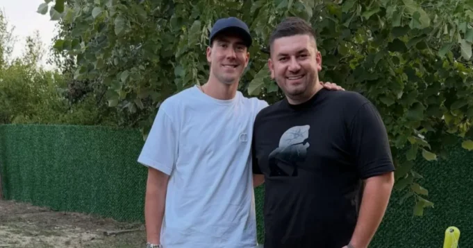 Dusan-Vlahovic-u-drustvu-srpskog-pevaca-Nije-mu-palo-tesko.webp Dušan Vlahović u društvu srpskog pevača: Nije mu palo teško što Juventus ima novu "devetku"
