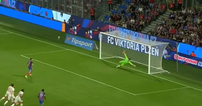 Dve-greske-Zvezde-i-dva-penala-Ovako-je-sve-krenulo.webp Dve greške Zvezde i dva penala! Ovako je sve krenulo loše po crveno-bele protiv Plzenja
