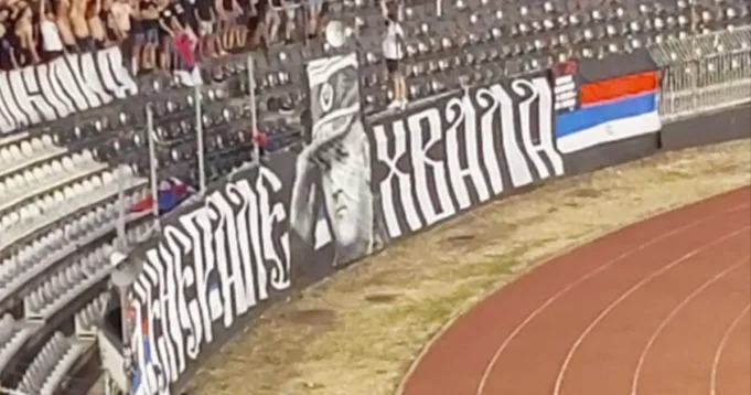 Grobari-odali-pocast-Ratku-Mladicu-na-mecu-protiv-OFK-Beograda.webp Grobari odali počast Ratku Mladiću na meču protiv OFK Beograda, skandirala i Plava unija