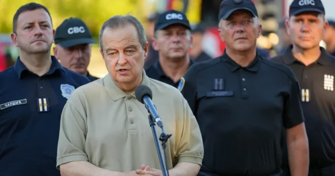 Oglasio-se-Ivica-Dacic-tokom-meca-Crvene-zvezde-i-iznenadio.webp Oglasio se Ivica Dačić tokom meča Crvene zvezde i iznenadio porukom: "Ja sam Partizanovac, ali..."