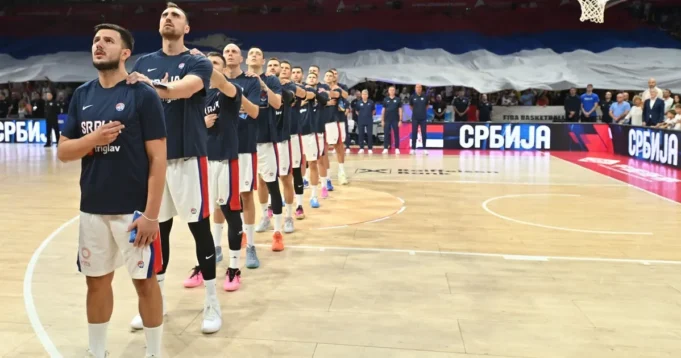 Prizor-za-ponos-Grmi-Boze-pravde-u-Areni-publika-rasirila.webp Prizor za ponos! Grmi Bože pravde u Areni, publika raširila zastavu Srbije preko cele tribine