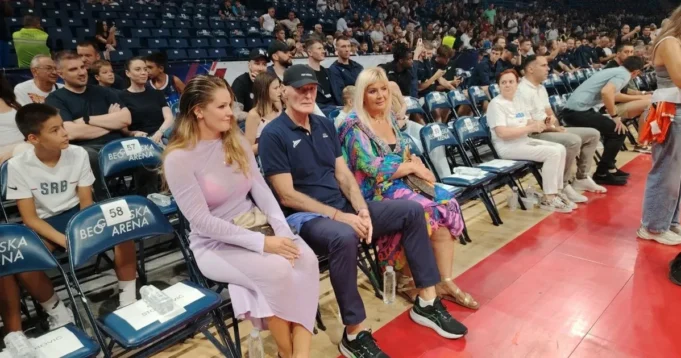Sef-stanice-stigao-u-Arenu-da-gleda-Srbiju-protiv-Islanda.webp "Šef stanice" stigao u Arenu da gleda Srbiju protiv Islanda: Čuveni trener opet tu, čeka utakmicu s Partizanom