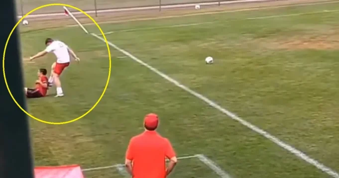 Strasan-incident-na-fudbalskoj-utakmici-Decak-sramotno-sutnuo-rivala-u.webp Strašan incident na fudbalskoj utakmici: Dečak sramotno šutnuo rivala u glavu, pa ga pet puta udario pesnicom