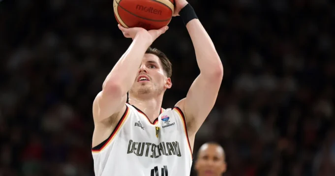 Svi-pricaju-o-ovoj-fotki-kosarkas-Zvezde-trenira-sa-cetvorostrukim.webp Svi pričaju o ovoj fotki, košarkaš Zvezde trenira sa četvorostrukim NBA šampionom i velikom svetskom zvezdom