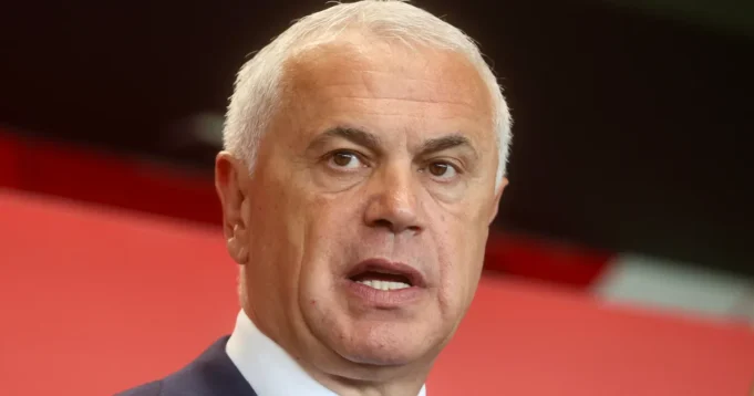 Zvezda-zakazala-vanrednu-konferenciju-evo-kada-se-Zvezdan-Terzic-obraca.webp Zvezda zakazala vanrednu konferenciju, evo kada se Zvezdan Terzić obraća javnosti