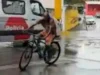 Bio je zvezda fudbala, danas živi kao beskućnik pod ceradom: „Bolje da ljudi misle da sam umro“ Bio je zvezda fudbala, danas živi kao beskućnik pod ceradom: "Bolje da ljudi misle da sam umro"