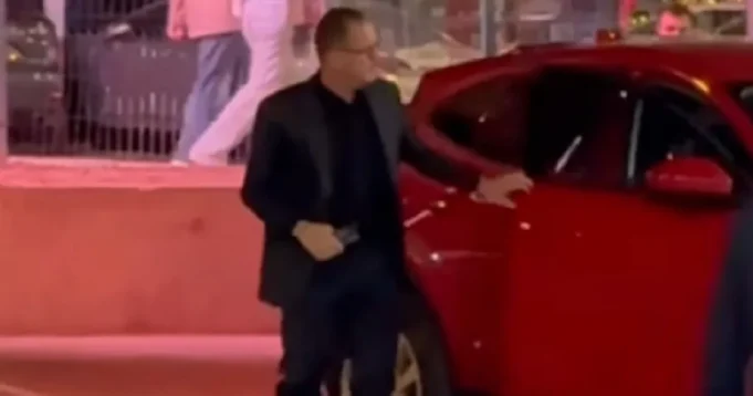 Predrag-Mijatovic-stigao-na-utakmicu-Srbija-Grcka-otisao-iz.webp Predrag Mijatović stigao na utakmicu Srbija - Grčka, otišao iz Partizana, sada bodri Orlove
