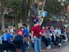 Ajndhovenom odzvanja „Kosovo – Srbija“, Srbi napravili šou pred meč Holanđana i Orlova Ajndhovenom odzvanja "Kosovo - Srbija", Srbi napravili šou pred meč Holanđana i Orlova