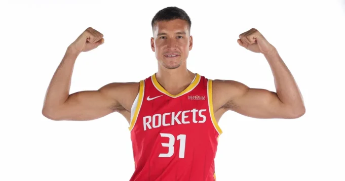 Bogdan-Bogdanovic-debitovao-pored-novog-Jokica-srpski-kosarkas-ostavio-dobar.webp Bogdan Bogdanović debitovao pored novog Jokića, srpski košarkaš ostavio dobar utisak