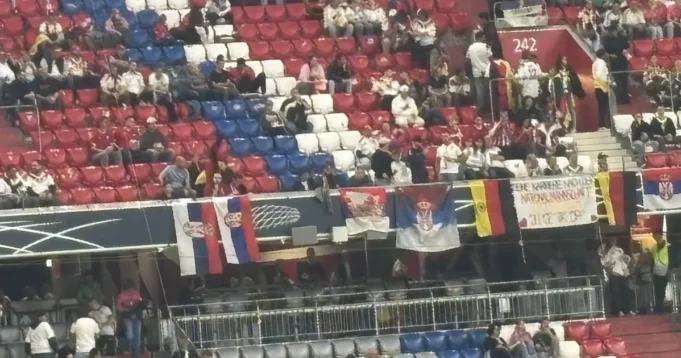 Navijači Srbije došli uprkos kazni UEFA, Orlovi će imati podršku u Minhenu, tu su i Grobari