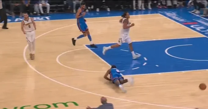 Nejmara pronašli nasred terena NBA lige pored Jokića? Ne, to je Vilijams! Cela Amerika se smeje, Nikola u čudu
