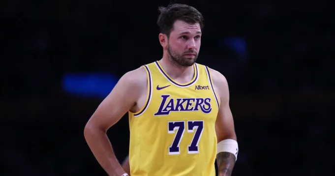 Nestvarni-Luka-Doncic-Sezona-nije-ni-pocela-vec-pokazao-da.webp Nestvarni Luka Dončić: Sezona nije ni počela, već pokazao da mu Lebron Džejms ne treba!