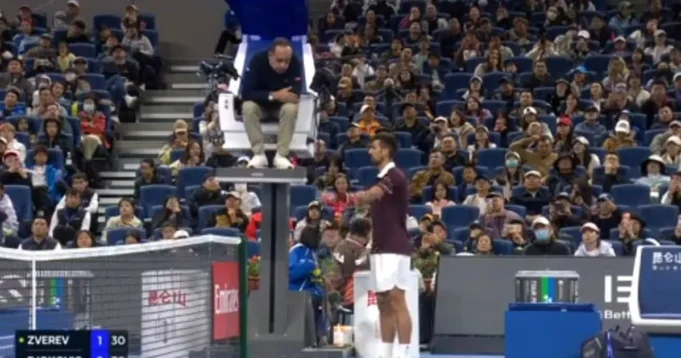 Ovo-je-jedno-od-najglupljih-pravila-u-istoriji-Novak-i.webp "Ovo je jedno od najglupljih pravila u istoriji": Novak i sudija se sukobili, Zverevu je tek imao šta da kaže