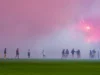Skandal u Hrvatskoj: Torcida prekinula utakmicu Hajduk – Ajaks, sudija poslao igrače u svlačionicu Skandal u Hrvatskoj: Torcida prekinula utakmicu Hajduk - Ajaks, sudija poslao igrače u svlačionicu