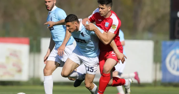 Srbin-u-crno-belom-dresu-zaigrao-Ligu-sampiona-objavio-sliku-sa.webp Srbin u crno-belom dresu zaigrao Ligu šampiona, objavio sliku sa Kristijanom Ronaldom