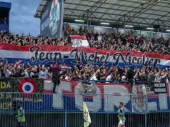 Torcida skupila pare za kaznu za huligana iz Makarske koji je bacio u more navijača Zvezde Torcida skupila pare za kaznu za huligana iz Makarske koji je bacio u more navijača Zvezde