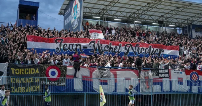 Torcida-skupila-pare-za-kaznu-za-huligana-iz-Makarske-koji.webp Torcida skupila pare za kaznu za huligana iz Makarske koji je bacio u more navijača Zvezde